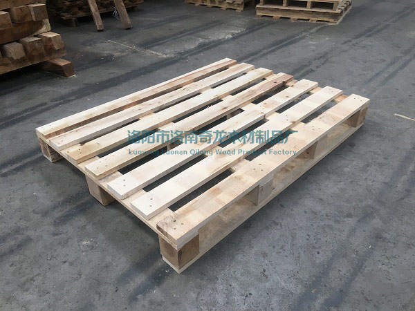 木托盘常见的川字型与田字型结构有何不同